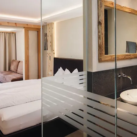 Tirol Hotel 4*