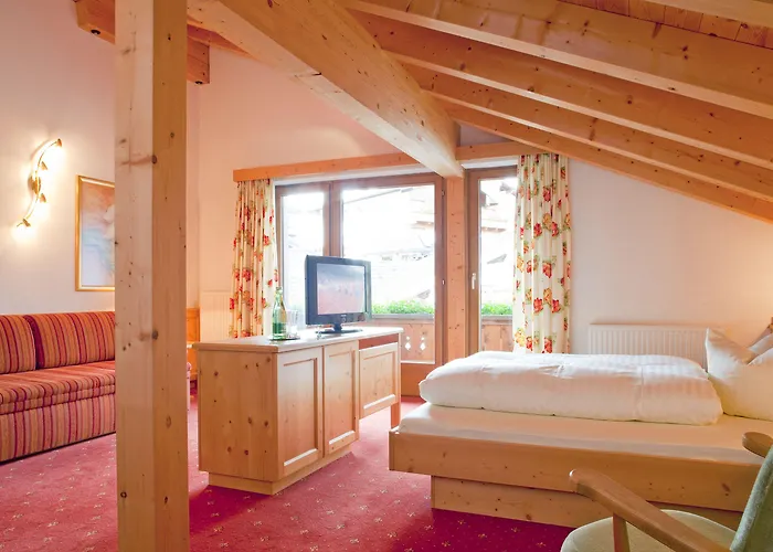 Tirol 4sterne Superior ホテル フィス