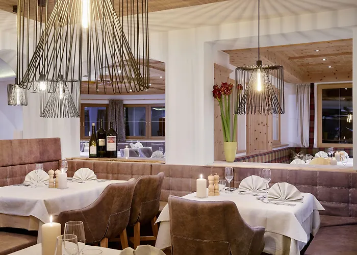 ホテル Tirol 4sterne Superior フィス