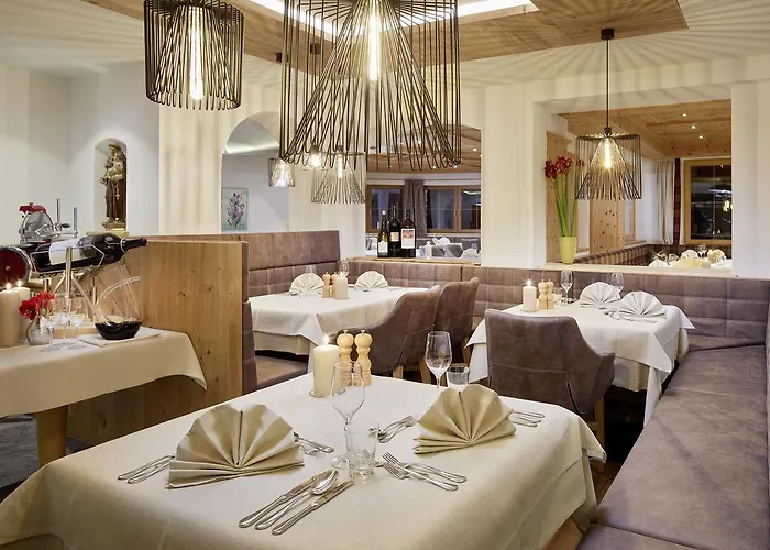 Tirol 4sterne Superior ホテル 4*