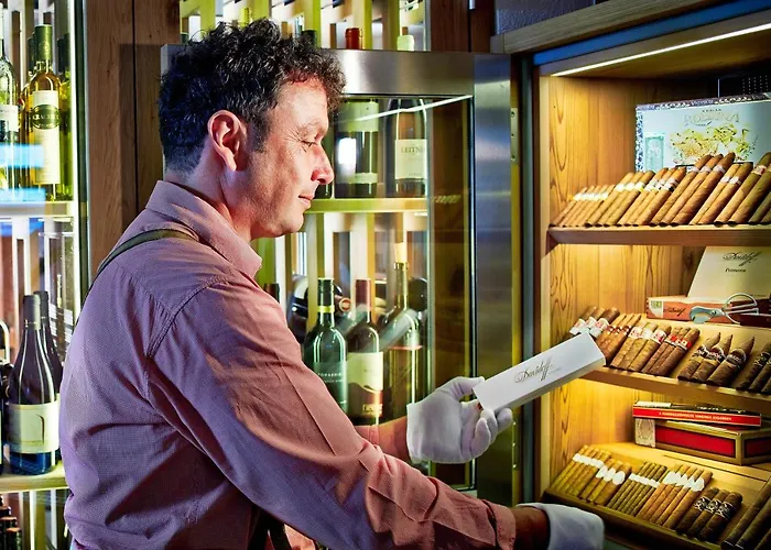 Tirol 4sterne Superior ホテル フィス